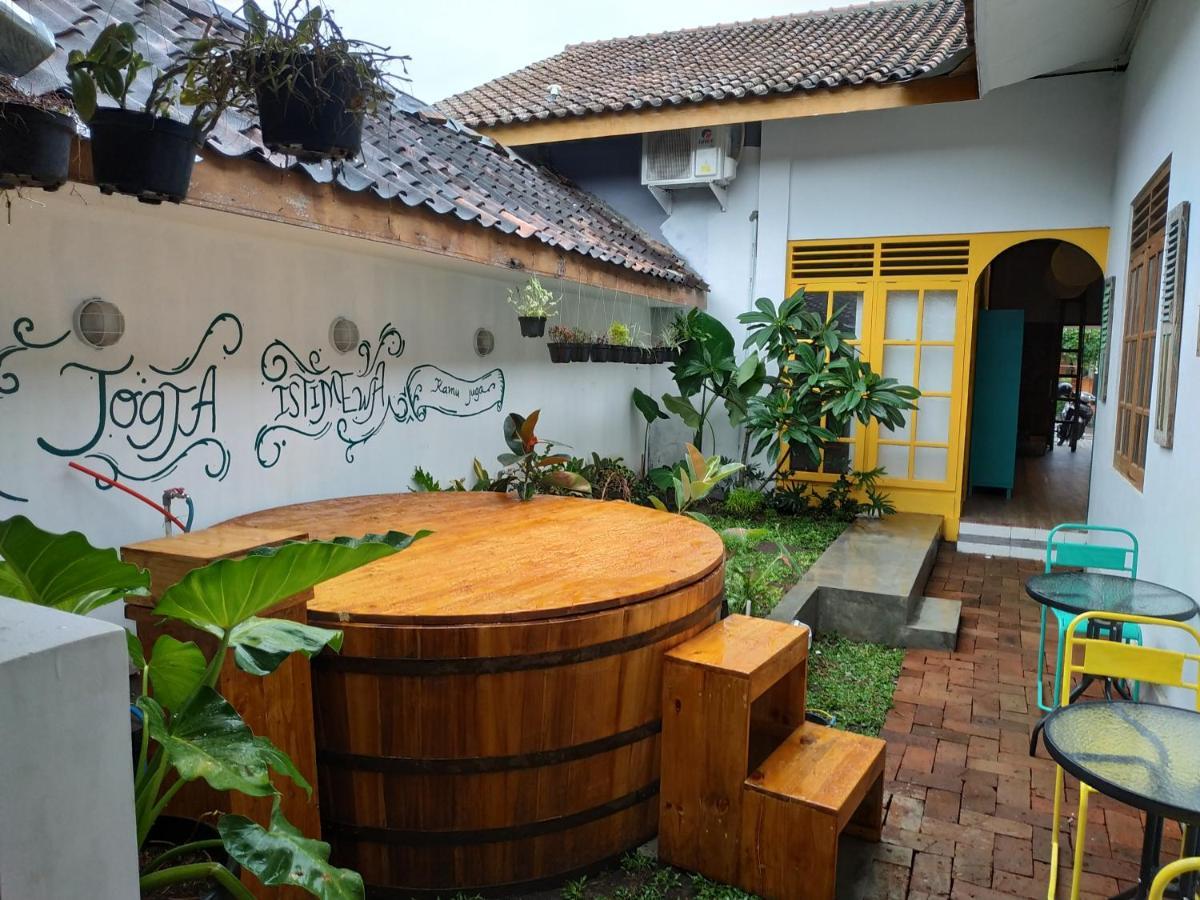 Wonderloft Hostel Jogja Yogyakarta Exterior photo